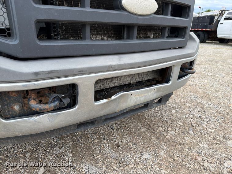 image for item DV2070 2005 Ford F350 Super Duty flatbed pickup truck