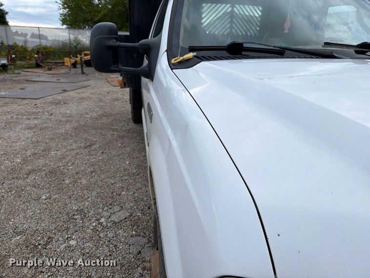 image for item DV2070 2005 Ford F350 Super Duty flatbed pickup truck