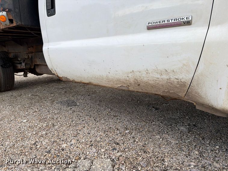 image for item DV2070 2005 Ford F350 Super Duty flatbed pickup truck