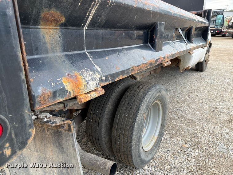 image for item DV2070 2005 Ford F350 Super Duty flatbed pickup truck