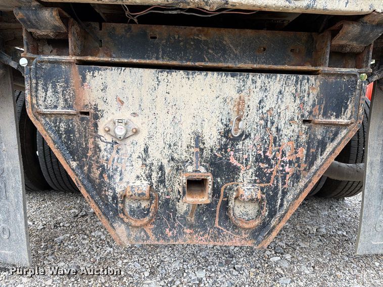 image for item DV2070 2005 Ford F350 Super Duty flatbed pickup truck