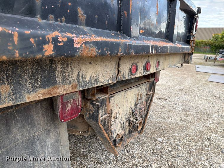 image for item DV2070 2005 Ford F350 Super Duty flatbed pickup truck