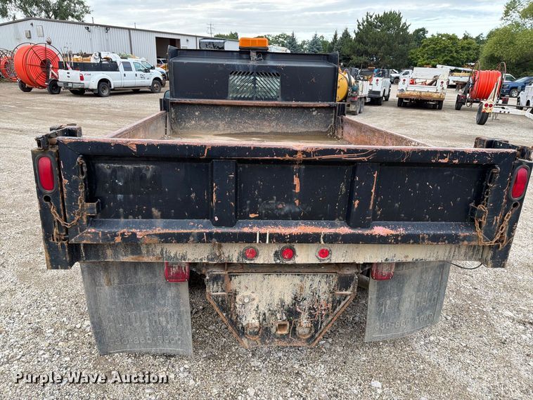 image for item DV2070 2005 Ford F350 Super Duty flatbed pickup truck