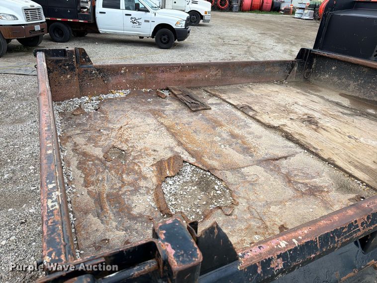 image for item DV2070 2005 Ford F350 Super Duty flatbed pickup truck