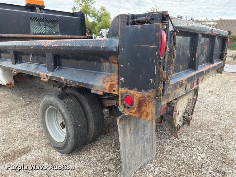 image for item DV2070 2005 Ford F350 Super Duty flatbed pickup truck