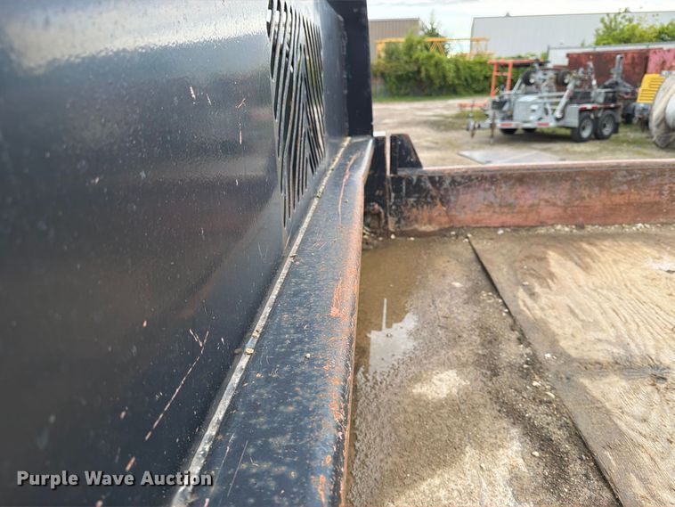 image for item DV2070 2005 Ford F350 Super Duty flatbed pickup truck