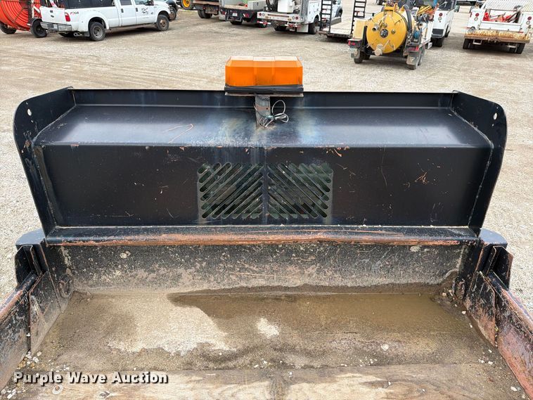 image for item DV2070 2005 Ford F350 Super Duty flatbed pickup truck