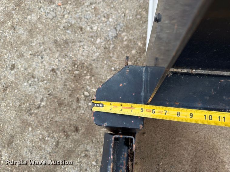 image for item DV2070 2005 Ford F350 Super Duty flatbed pickup truck