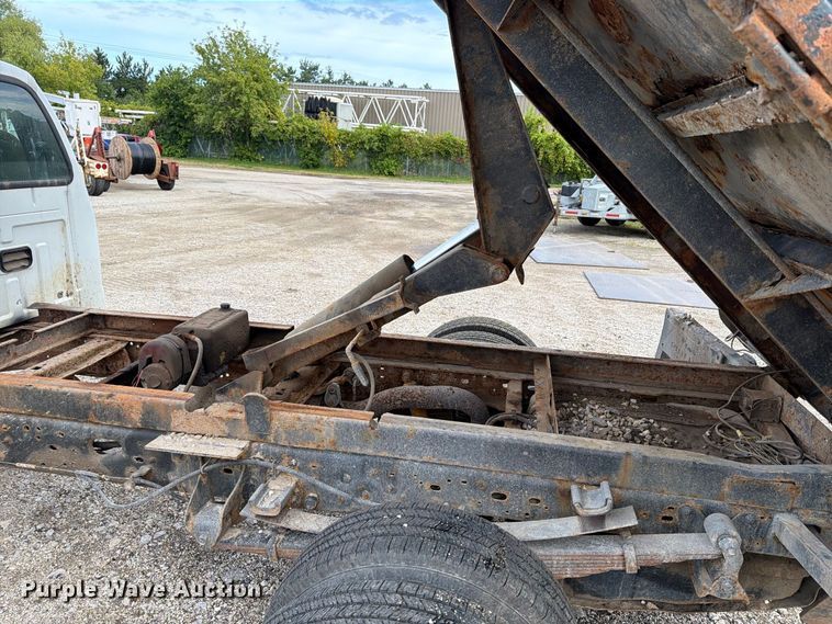image for item DV2070 2005 Ford F350 Super Duty flatbed pickup truck