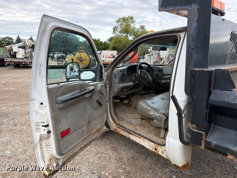 image for item DV2070 2005 Ford F350 Super Duty flatbed pickup truck