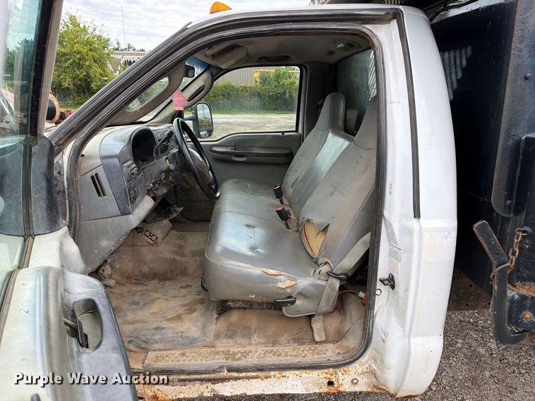 image for item DV2070 2005 Ford F350 Super Duty flatbed pickup truck