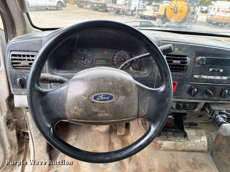 image for item DV2070 2005 Ford F350 Super Duty flatbed pickup truck