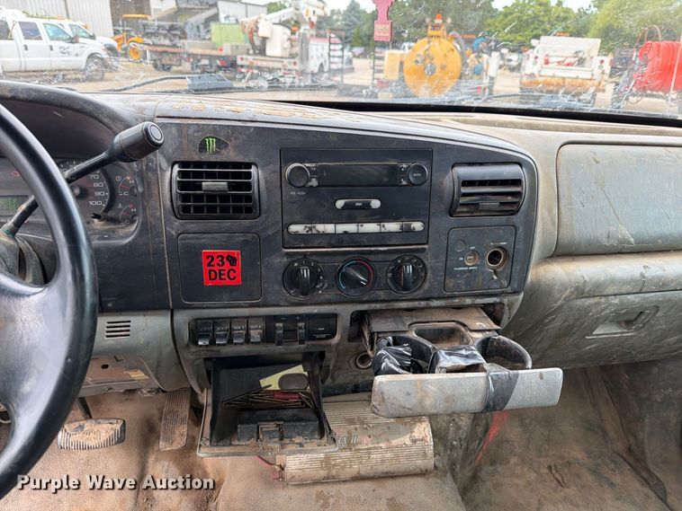 image for item DV2070 2005 Ford F350 Super Duty flatbed pickup truck