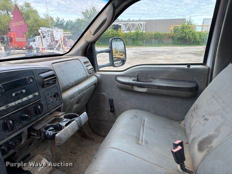 image for item DV2070 2005 Ford F350 Super Duty flatbed pickup truck