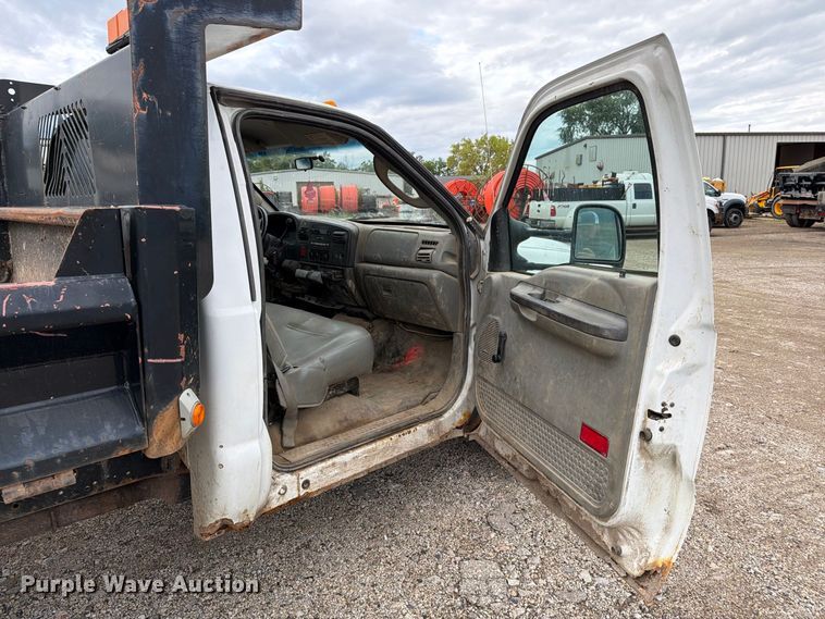 image for item DV2070 2005 Ford F350 Super Duty flatbed pickup truck