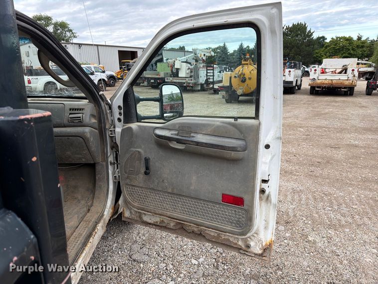 image for item DV2070 2005 Ford F350 Super Duty flatbed pickup truck