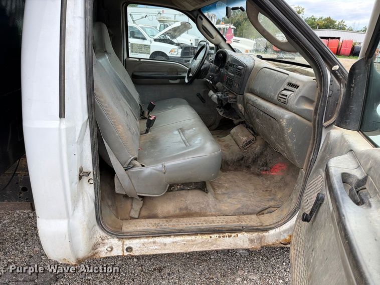 image for item DV2070 2005 Ford F350 Super Duty flatbed pickup truck