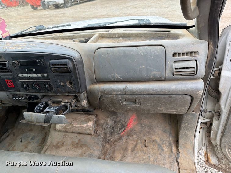 image for item DV2070 2005 Ford F350 Super Duty flatbed pickup truck