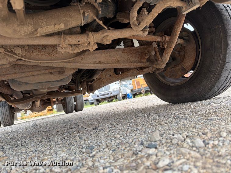 image for item DV2070 2005 Ford F350 Super Duty flatbed pickup truck