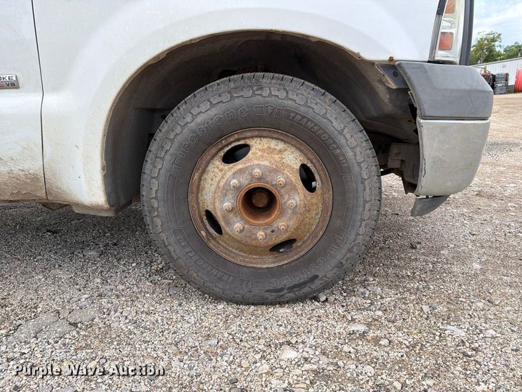 image for item DV2070 2005 Ford F350 Super Duty flatbed pickup truck