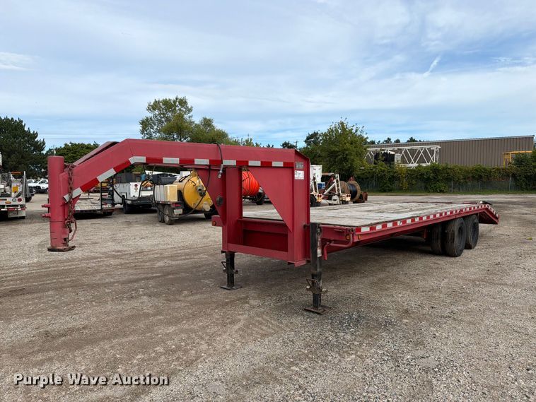 image for item DV2072 2000 Circle M equipment trailer