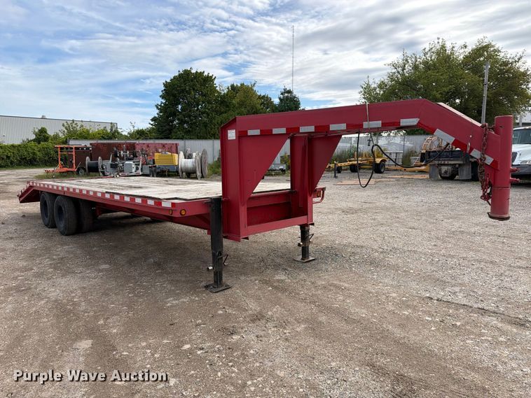 image for item DV2072 2000 Circle M equipment trailer
