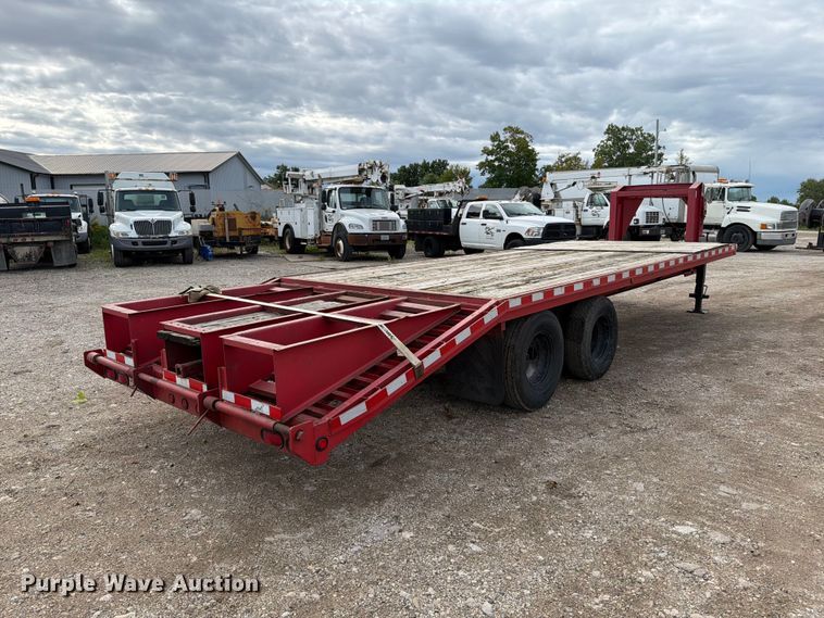 image for item DV2072 2000 Circle M equipment trailer
