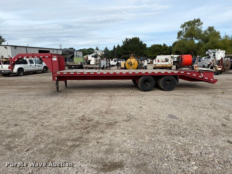 image for item DV2072 2000 Circle M equipment trailer