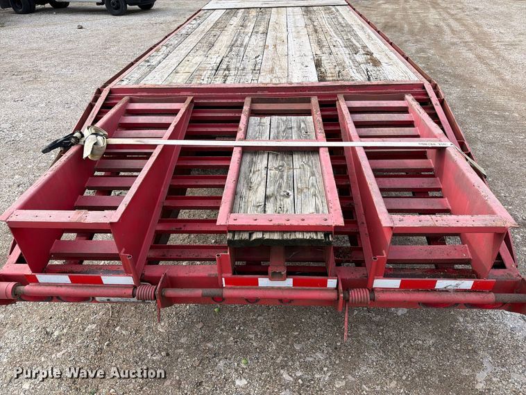 image for item DV2072 2000 Circle M equipment trailer