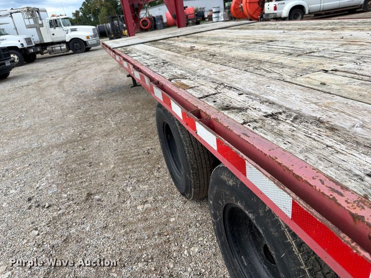 image for item DV2072 2000 Circle M equipment trailer