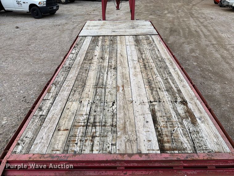 image for item DV2072 2000 Circle M equipment trailer