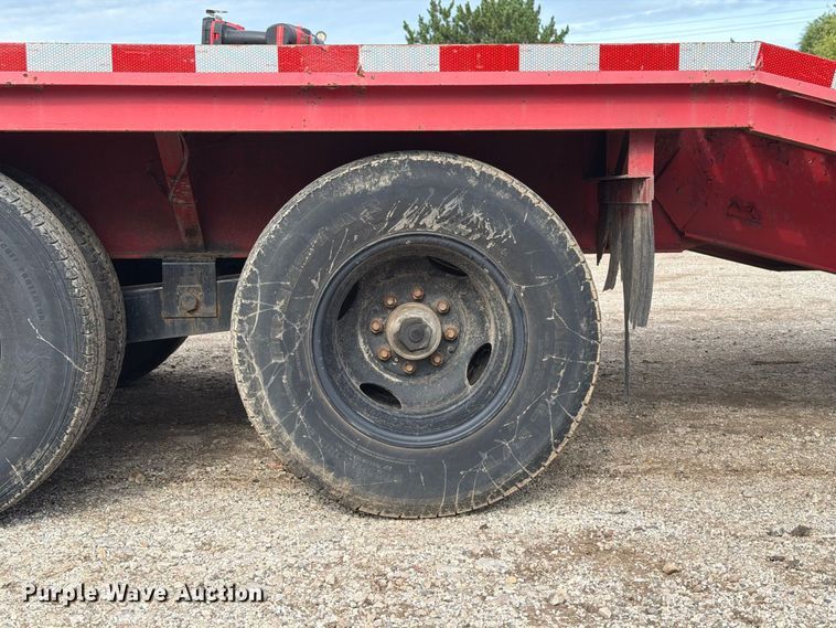 image for item DV2072 2000 Circle M equipment trailer