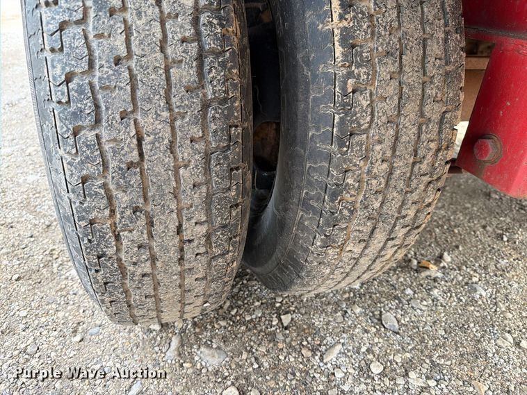 image for item DV2072 2000 Circle M equipment trailer