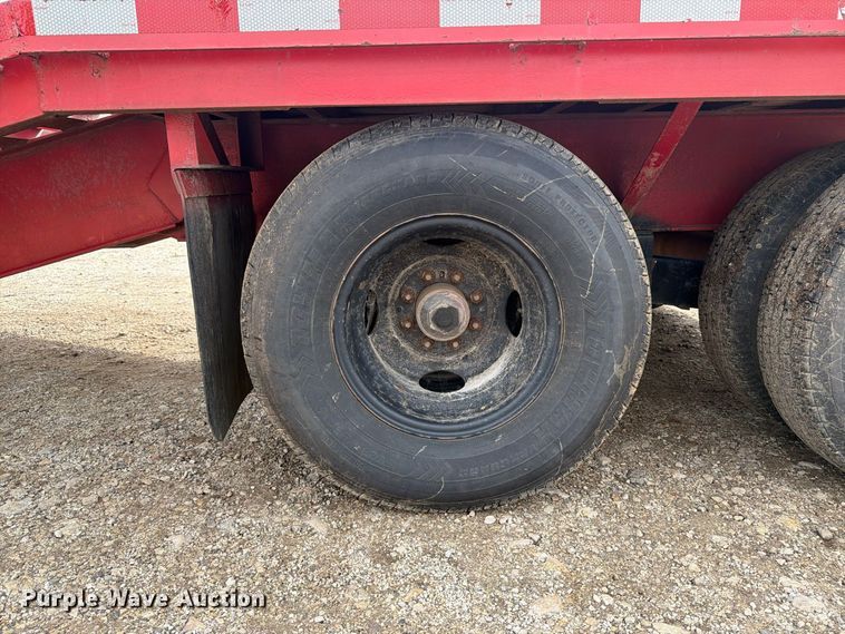 image for item DV2072 2000 Circle M equipment trailer