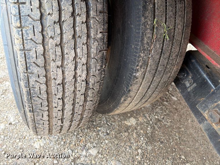 image for item DV2072 2000 Circle M equipment trailer