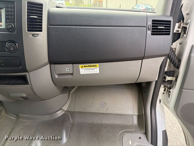 image for item DV7315 2018 Freightliner Sprinter 2500 van