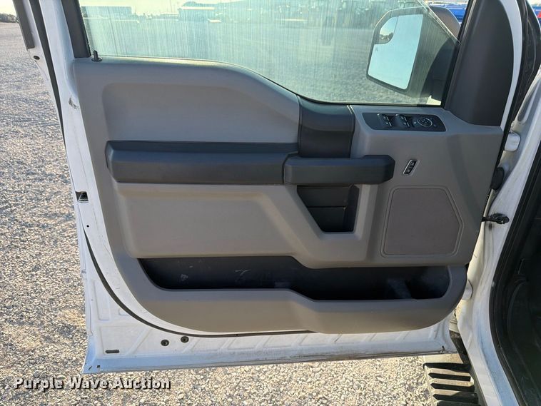 image for item DV8646 2018 Ford F150 Ext. Cab pickup truck