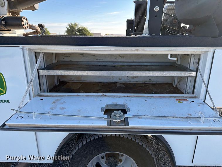 image for item DV8647 2022 Ford F350 Super Duty Ext. Cab utility / service truck