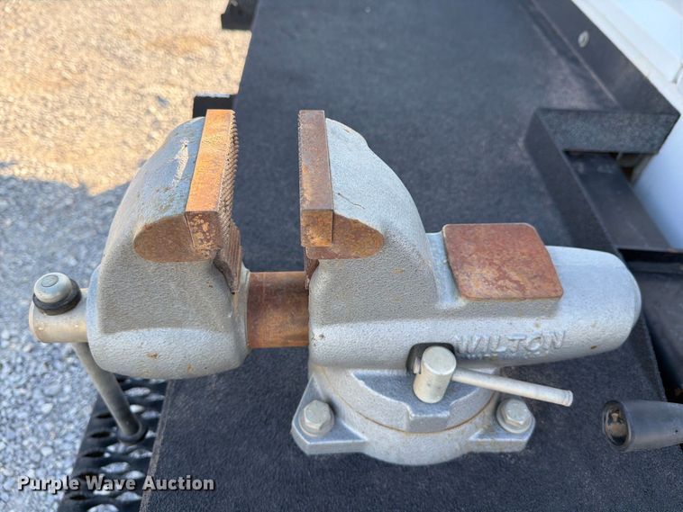 image for item DV8647 2022 Ford F350 Super Duty Ext. Cab utility / service truck