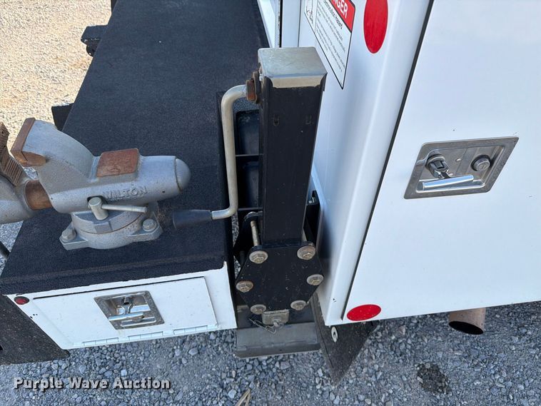image for item DV8647 2022 Ford F350 Super Duty Ext. Cab utility / service truck