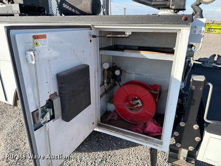 image for item DV8647 2022 Ford F350 Super Duty Ext. Cab utility / service truck
