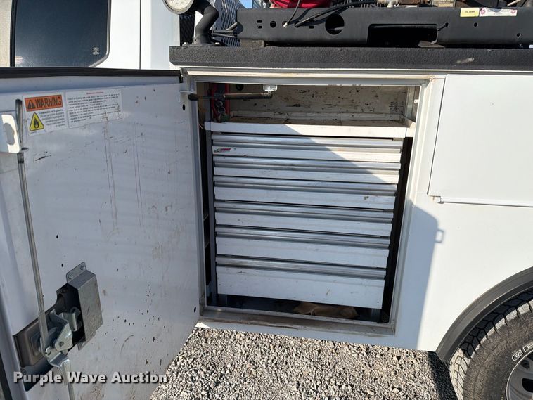 image for item DV8647 2022 Ford F350 Super Duty Ext. Cab utility / service truck