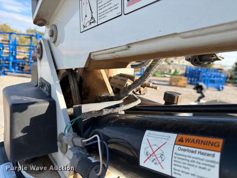 image for item DV8647 2022 Ford F350 Super Duty Ext. Cab utility / service truck