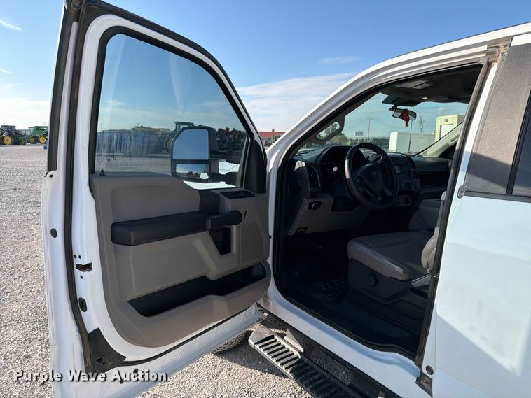 image for item DV8647 2022 Ford F350 Super Duty Ext. Cab utility / service truck