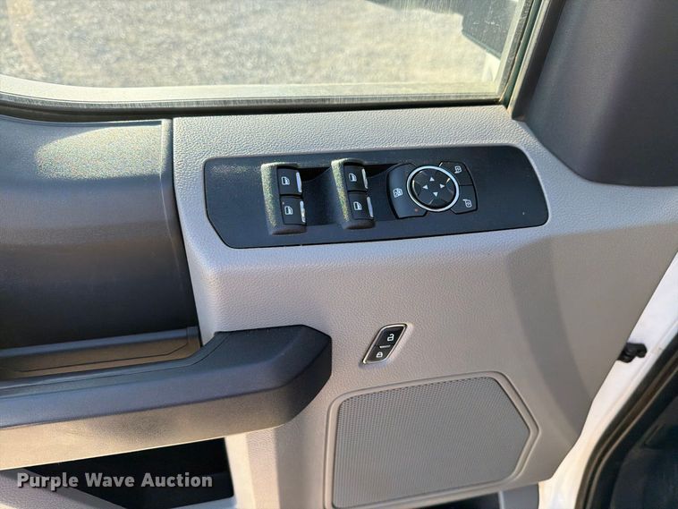 image for item DV8647 2022 Ford F350 Super Duty Ext. Cab utility / service truck