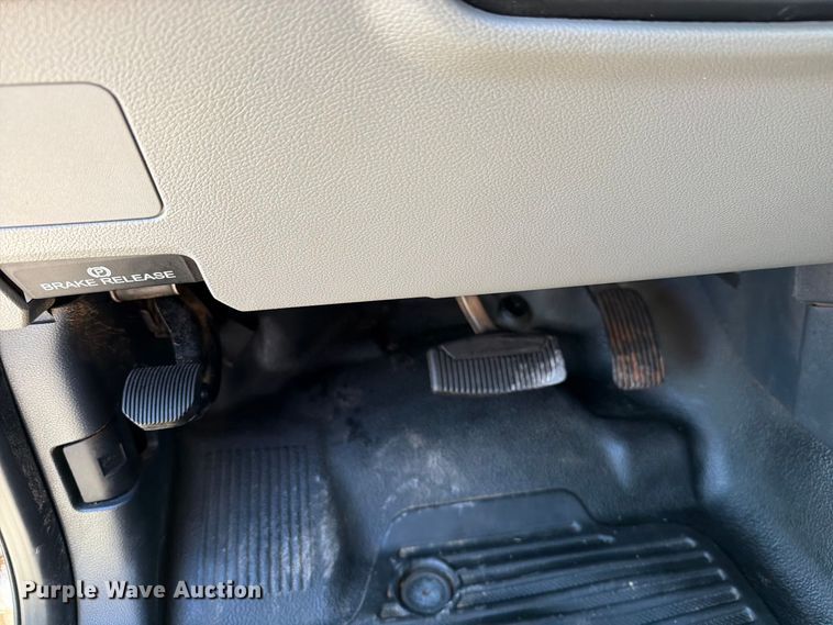 image for item DV8647 2022 Ford F350 Super Duty Ext. Cab utility / service truck