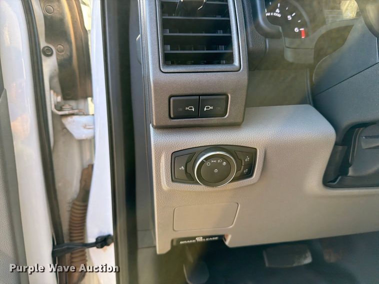 image for item DV8647 2022 Ford F350 Super Duty Ext. Cab utility / service truck