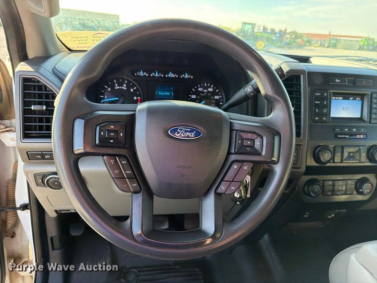 image for item DV8647 2022 Ford F350 Super Duty Ext. Cab utility / service truck