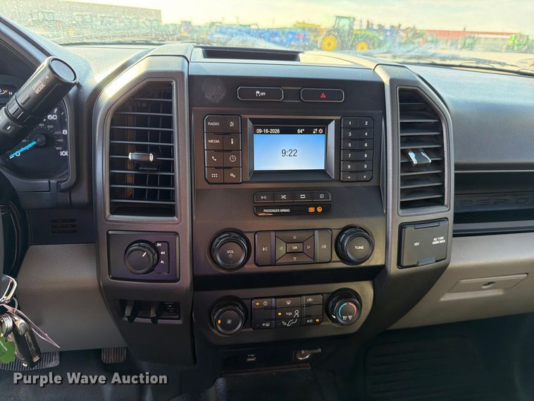 image for item DV8647 2022 Ford F350 Super Duty Ext. Cab utility / service truck
