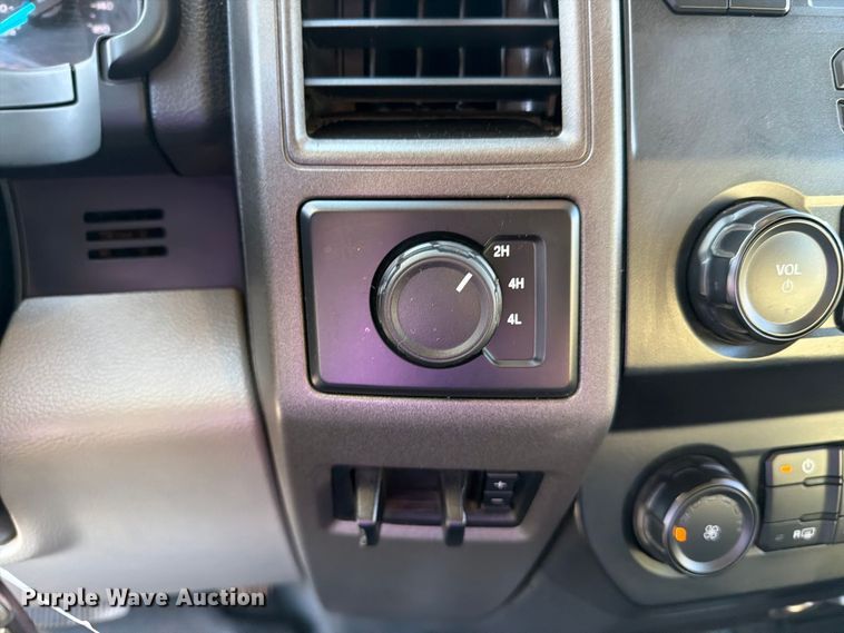 image for item DV8647 2022 Ford F350 Super Duty Ext. Cab utility / service truck